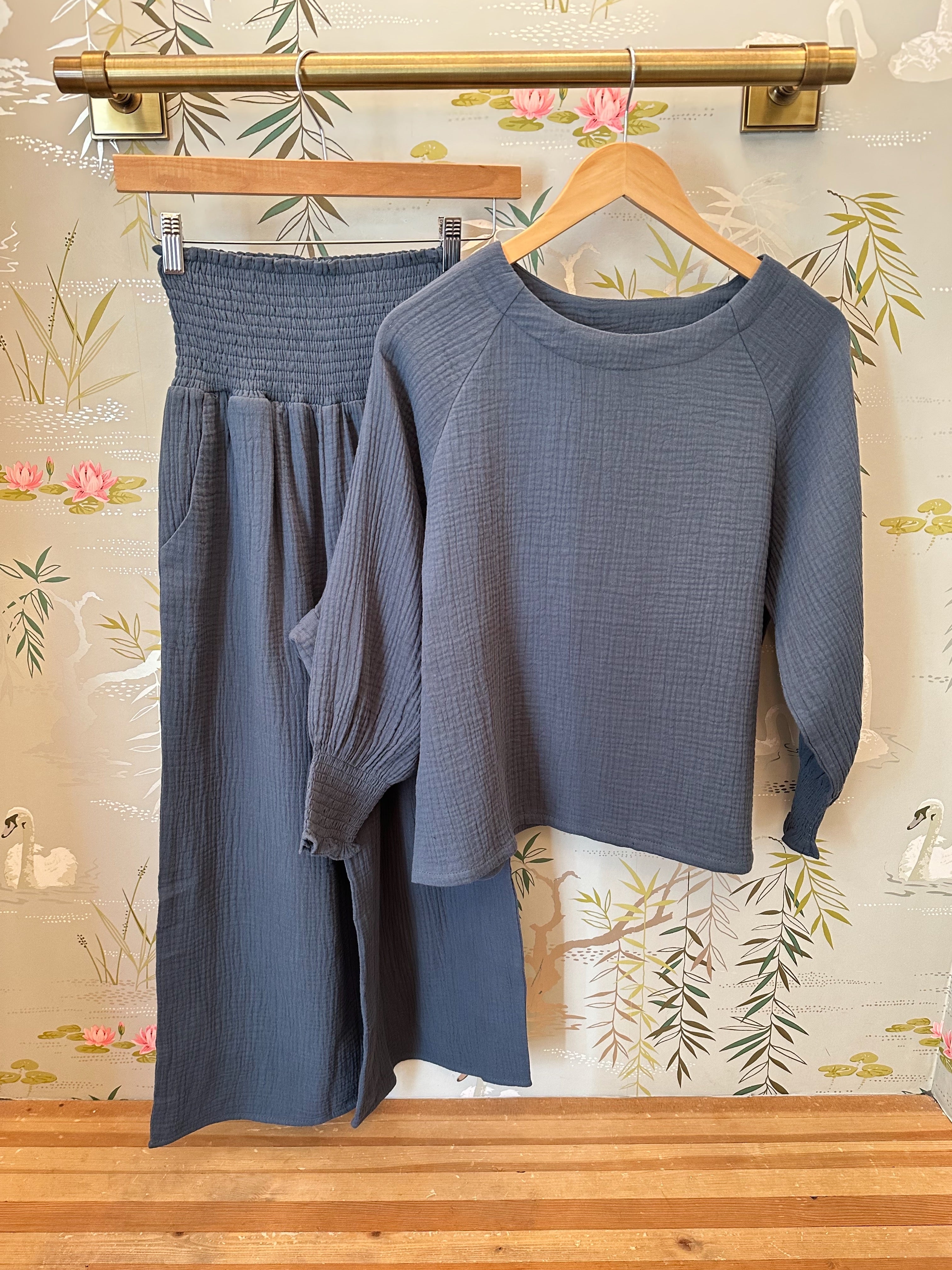 Pebble Elastic Waist Cropped Wide-Leg Pants
