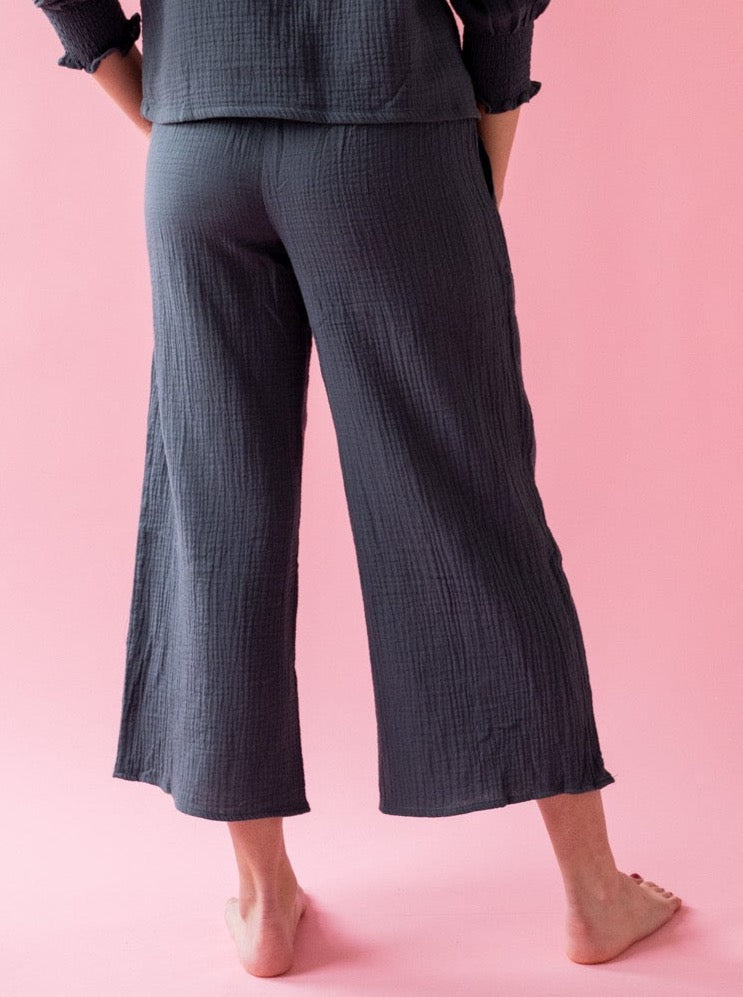 Pebble Elastic Waist Cropped Wide-Leg Pants