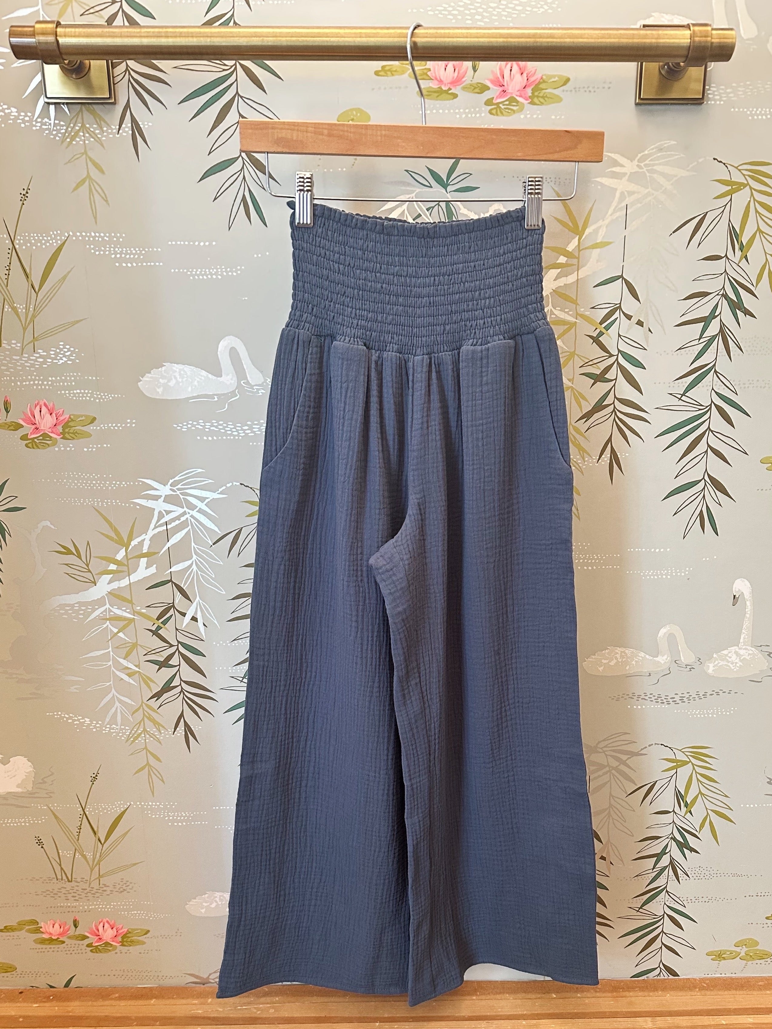 Pebble Elastic Waist Cropped Wide-Leg Pants