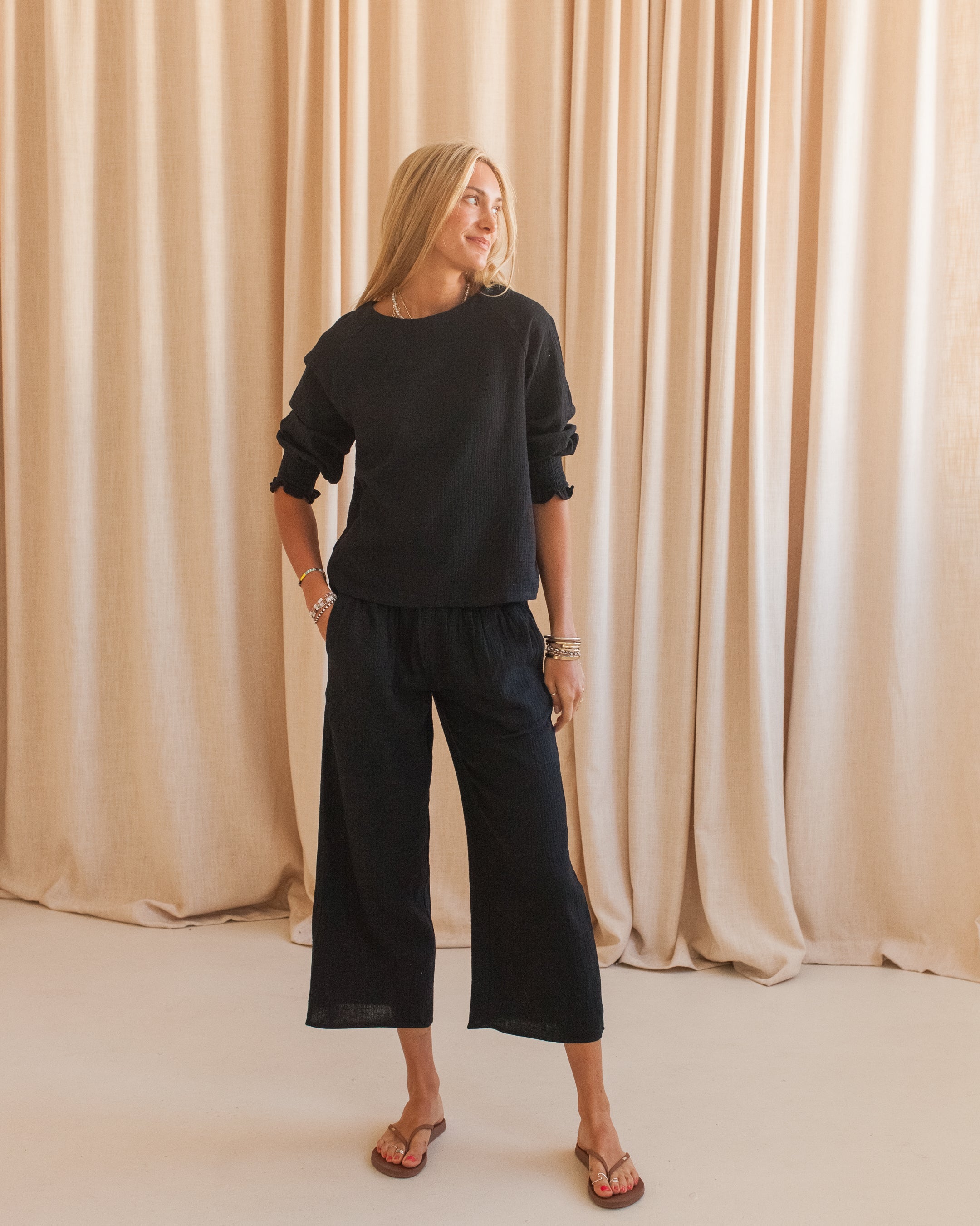 Black Elastic Waist Cropped Wide-Leg Pants