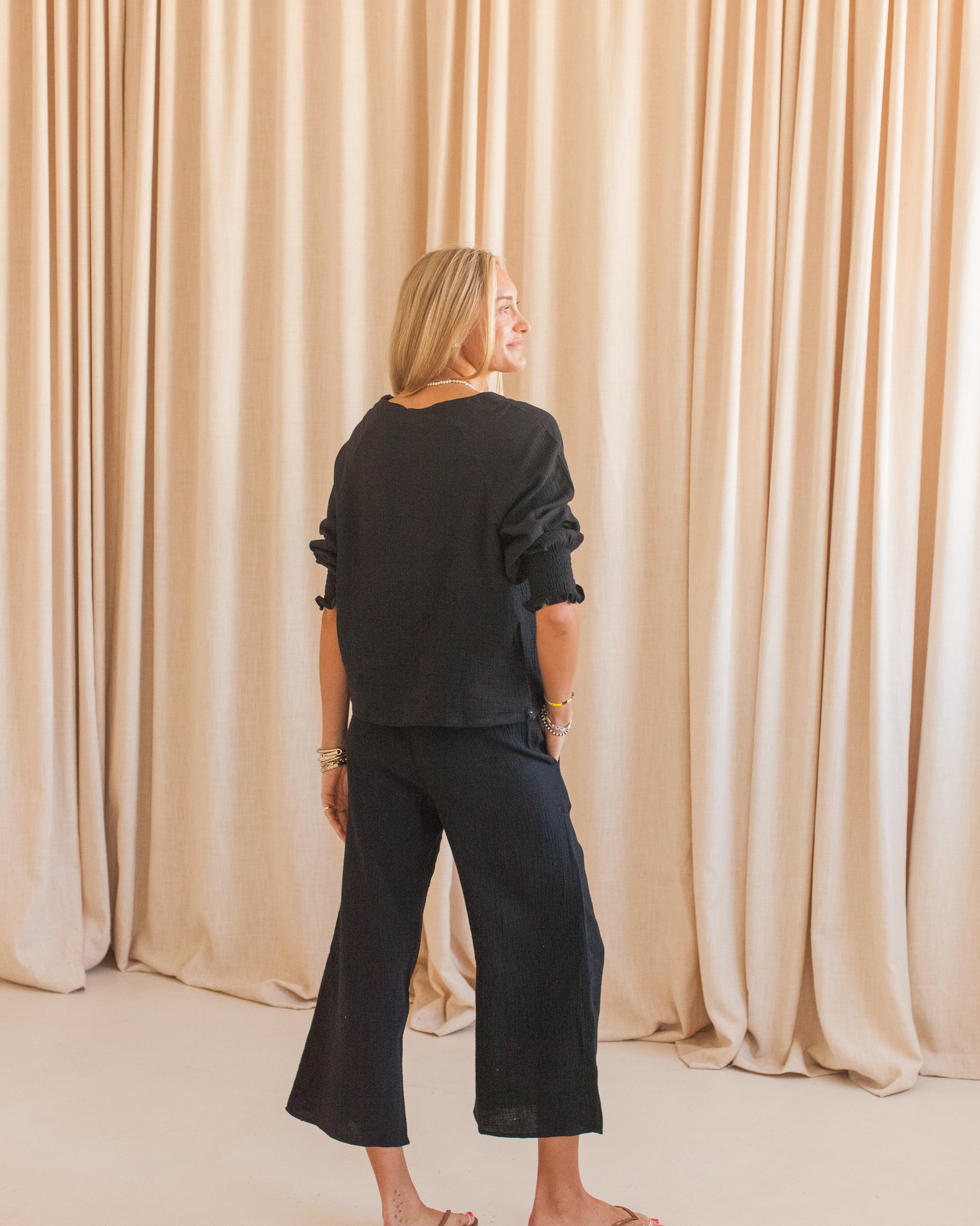 Black Elastic Waist Cropped Wide-Leg Pants