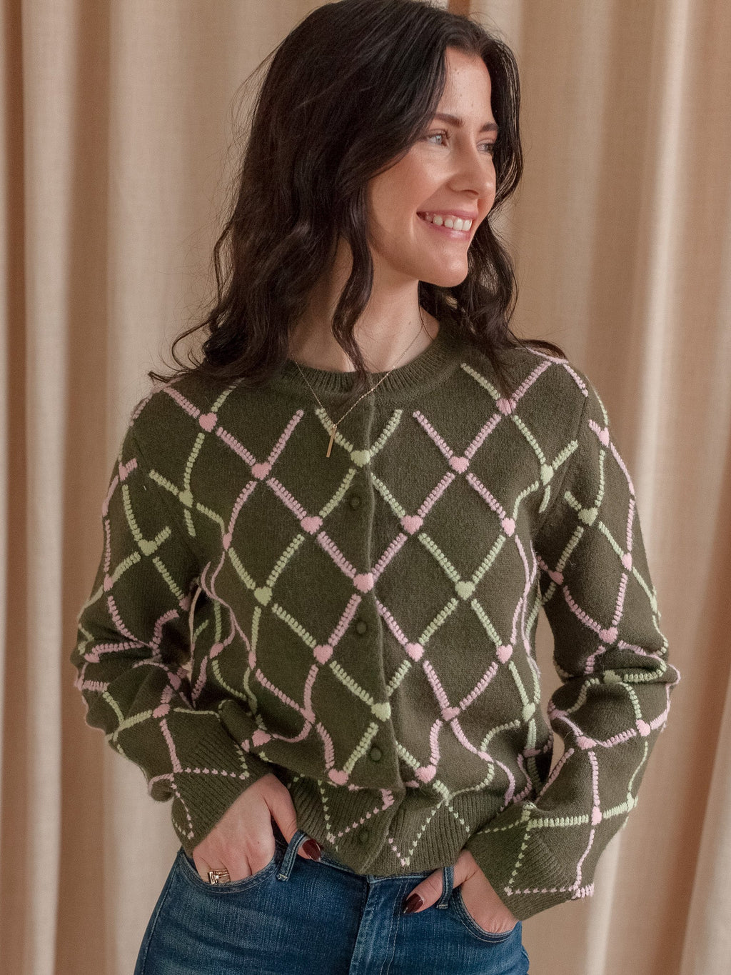 Kurzer kastiger Cardigan mit Herz- und Rautenmuster
