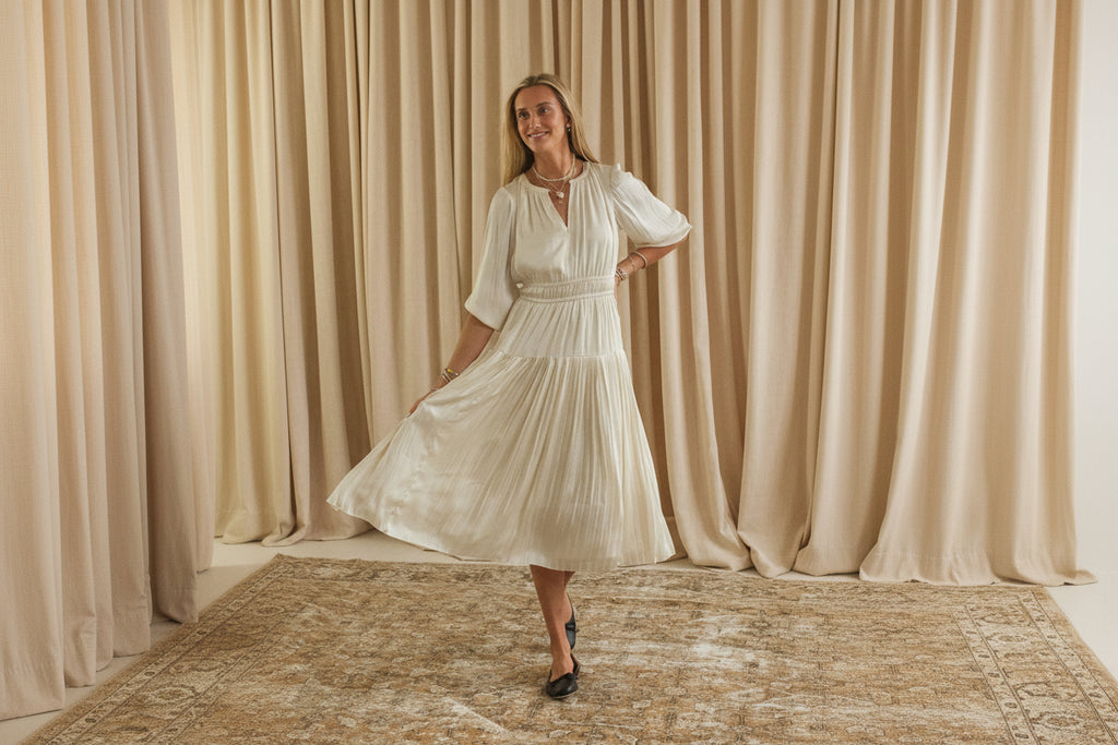 Vestido midi plissado de manga comprida com cintura elástica