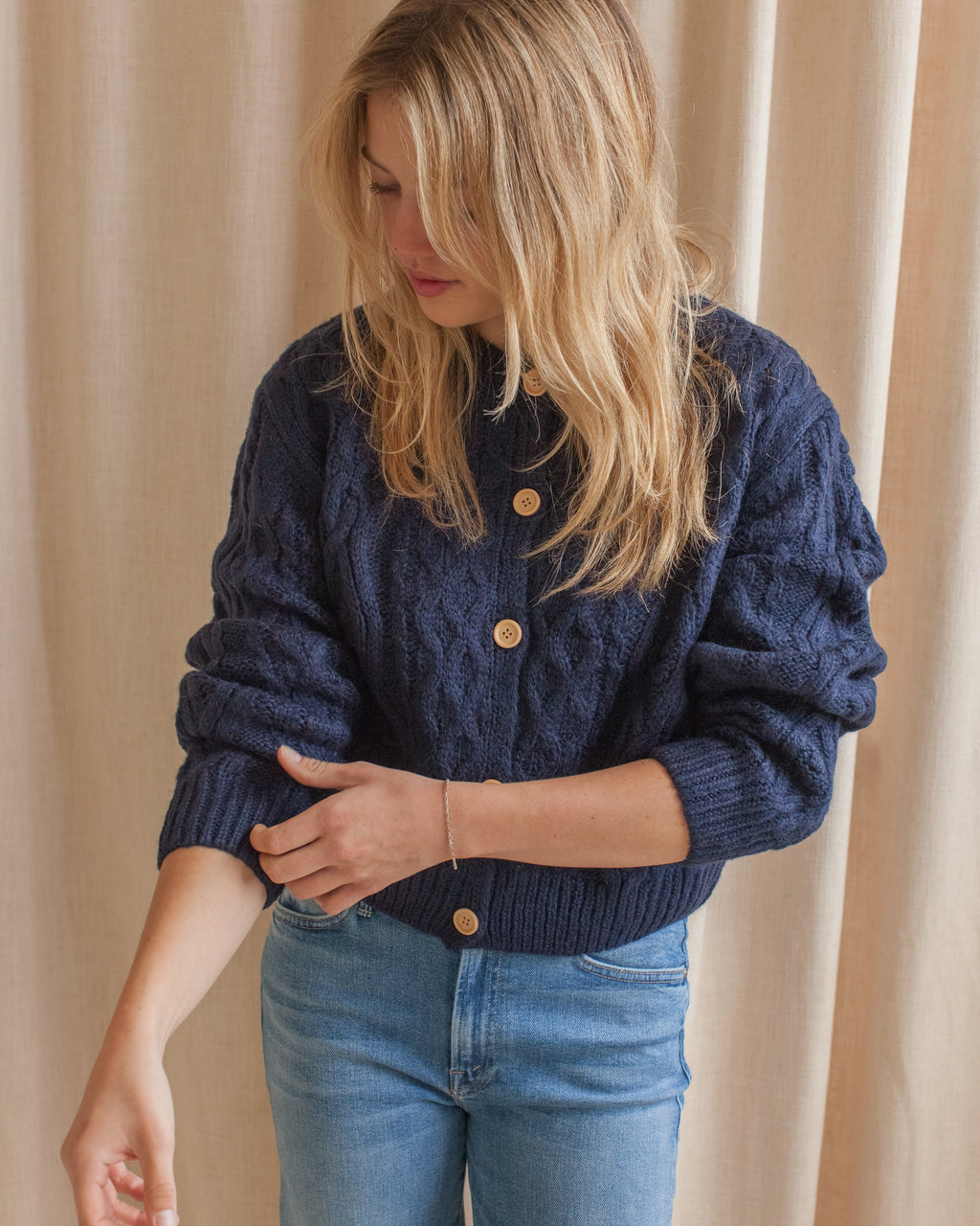 Cropped Oversized Cable Knit Cardigan with Contrast Buttons