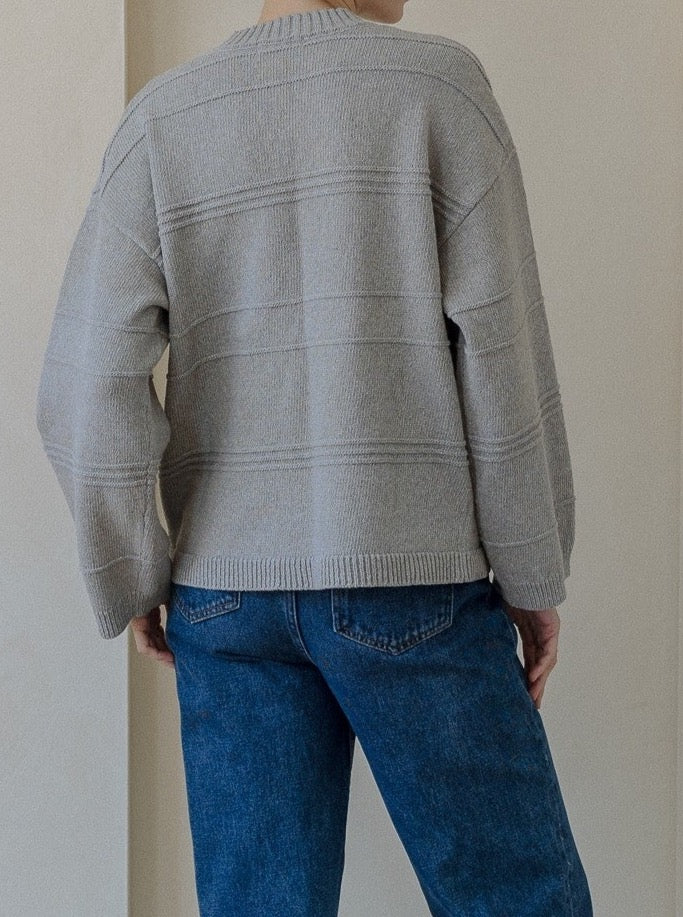 Camisola oversized de algodão e malha entrançada com decote em V